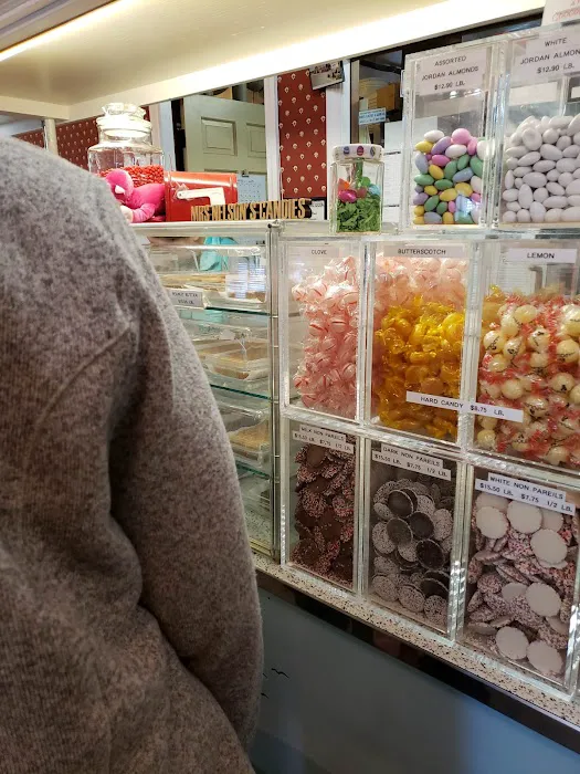 Mrs Nelson's Candy House Picture 5