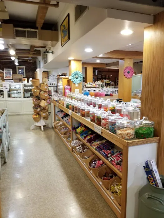 Lee's Candy Kitchen Picture 1