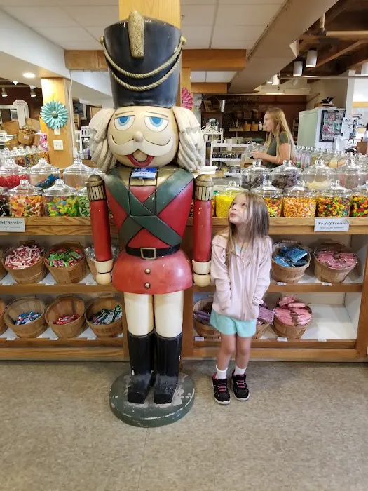 Lee's Candy Kitchen Picture 6