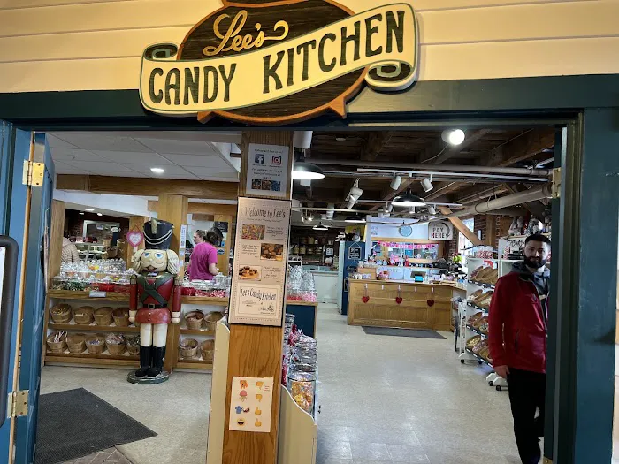 Lee's Candy Kitchen Picture 2