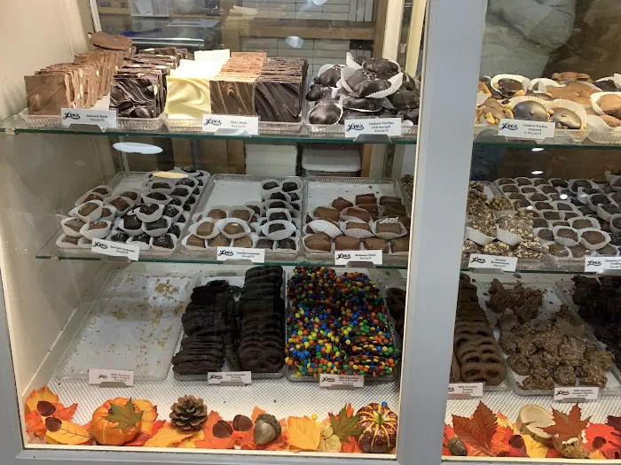 Lee's Candy Kitchen Picture 3