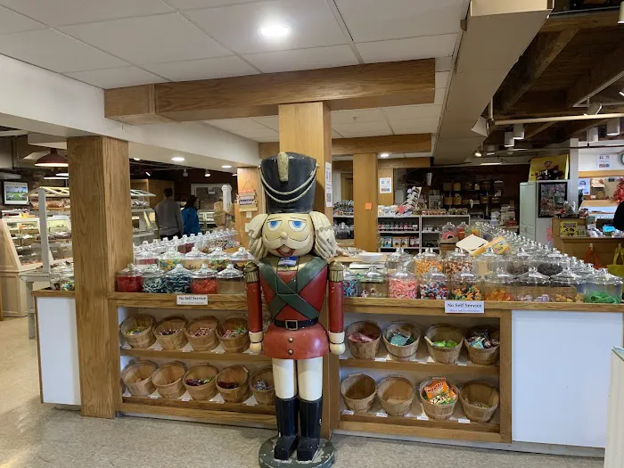 Lee's Candy Kitchen Picture 5