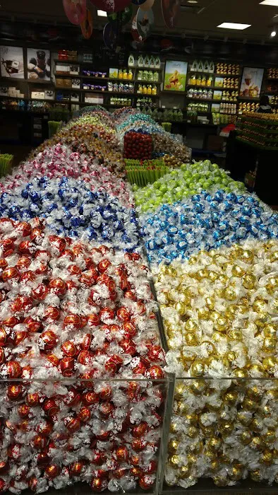 Lindt Chocolate Shop Picture 5