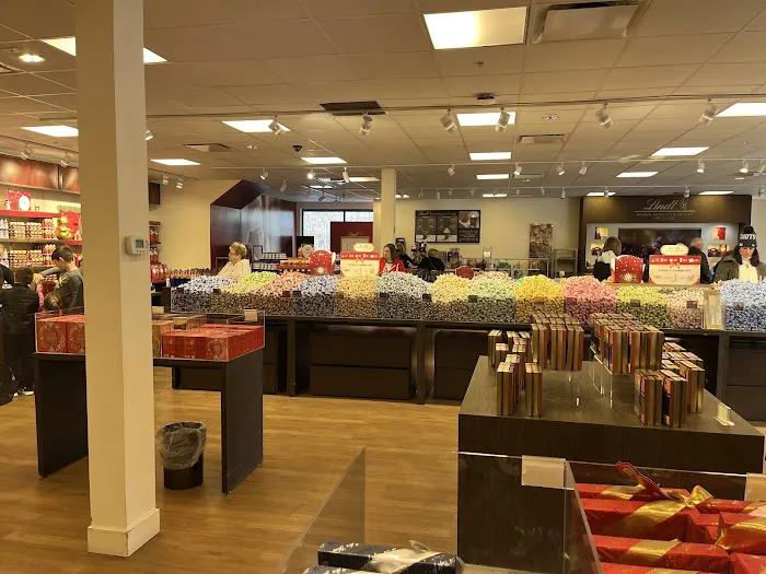 Lindt Chocolate Shop Picture 6