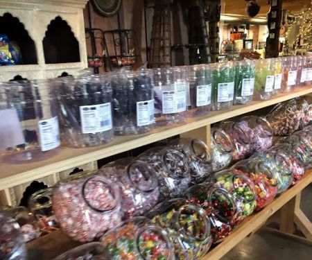Lickee's & Chewy's Candies & Creamery