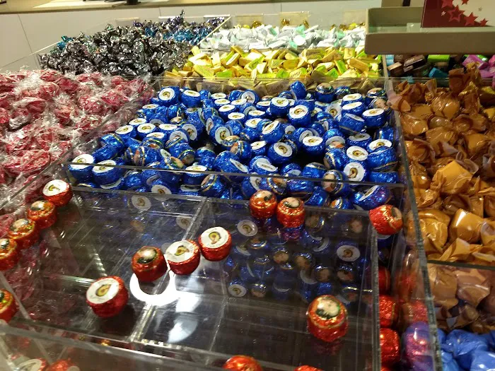 Lindt Chocolate Shop Picture 7