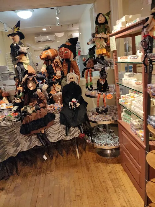 Harbor Candy Shop Picture 3