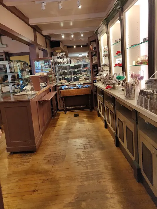 Harbor Candy Shop Picture 7