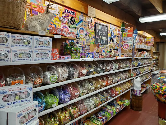 Bearskin Neck Country Store Picture 6