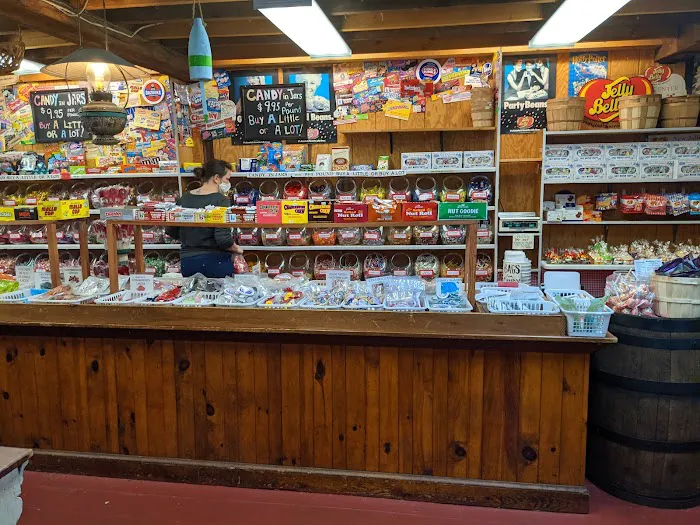 Bearskin Neck Country Store Picture 4