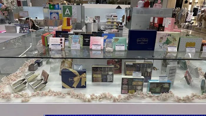ROYCE' Chocolate in The Shops at Santa Anita Picture 10