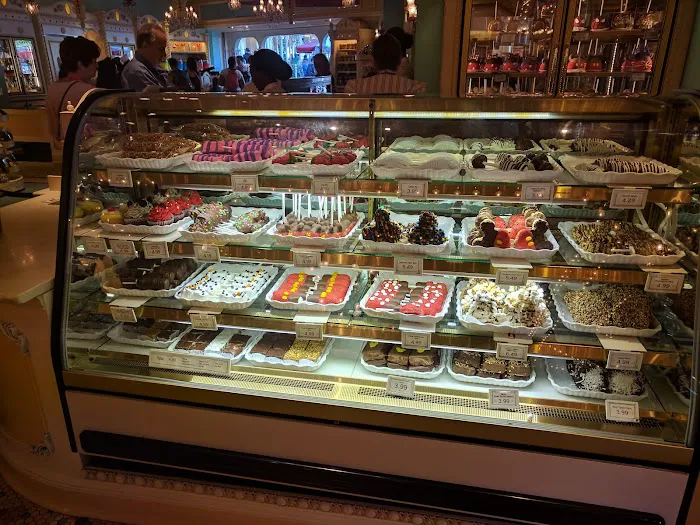Candy Palace and Candy Kitchen Picture 1