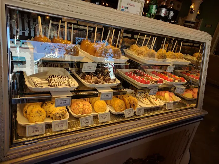 Candy Palace and Candy Kitchen Picture 6