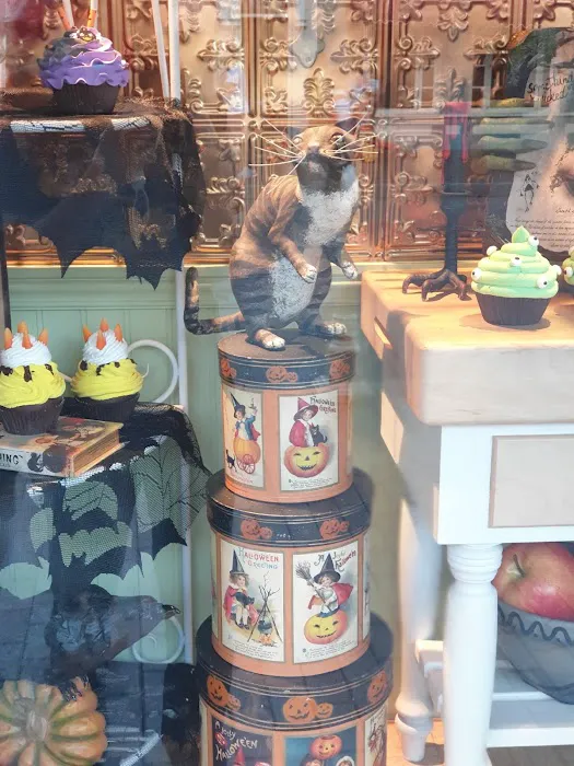 Candy Palace and Candy Kitchen Picture 7
