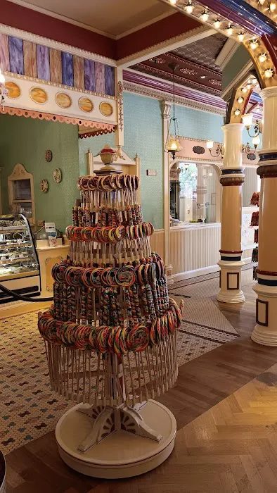 Candy Palace and Candy Kitchen Picture 8