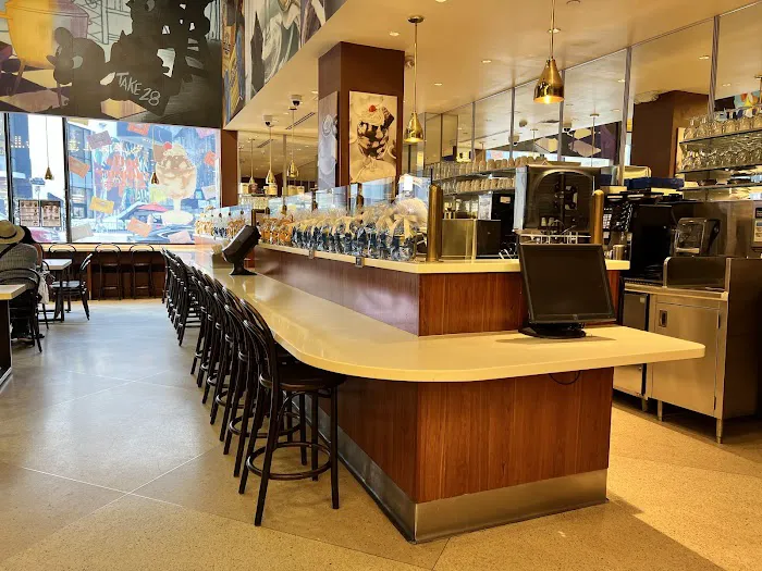 Ghirardelli Soda Fountain & Chocolate Shop Picture 4