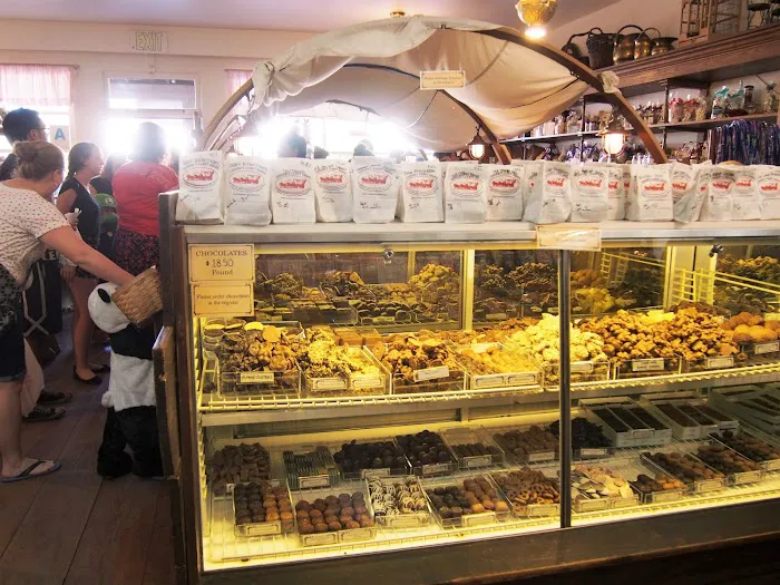 Cousin's Candy Shops Picture 8