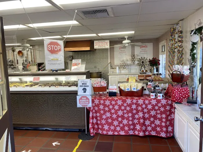 Old Danish Fudge Kitchen Picture 5