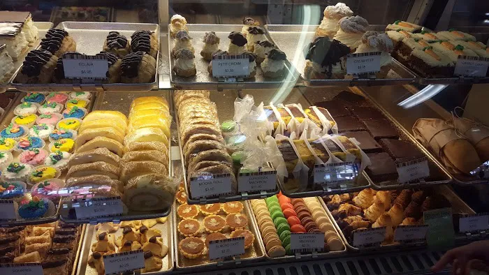 Old Danish Fudge Kitchen Picture 9
