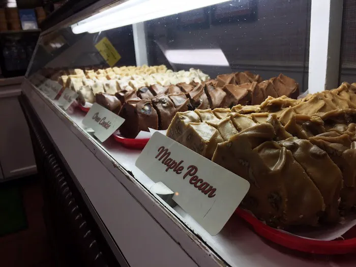 Old Danish Fudge Kitchen Picture 6