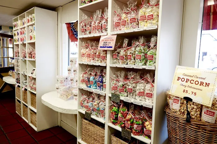 Old Danish Fudge Kitchen Picture 7