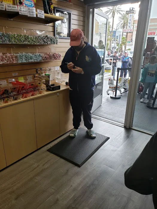 Chumlee's Candy on the Boulevard Picture 7