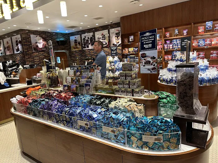 Ghirardelli Ice Cream & Chocolate Shop Picture 5