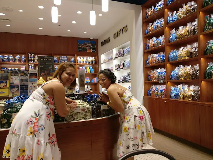 Ghirardelli Ice Cream & Chocolate Shop Picture 8
