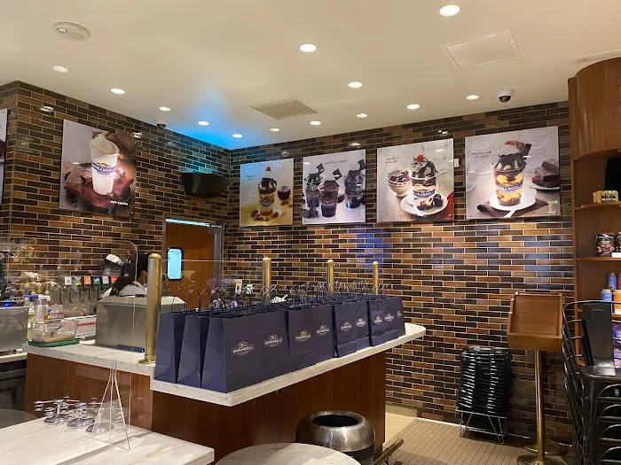Ghirardelli Ice Cream & Chocolate Shop Picture 6