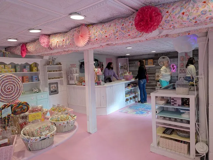 Becca B's Candy & Collectibles Picture 1