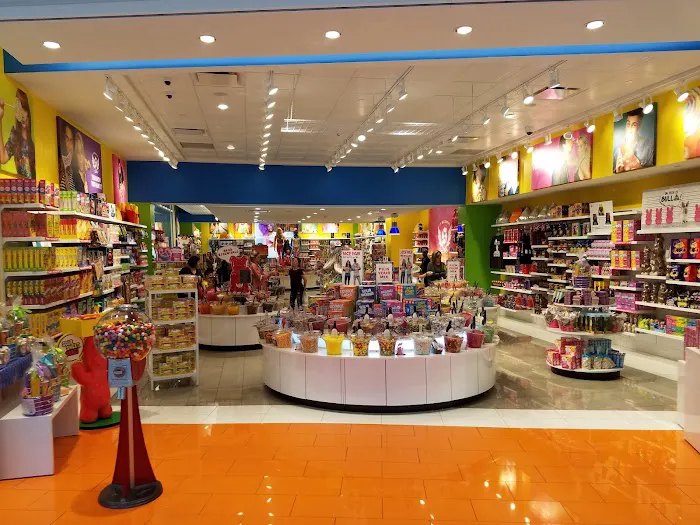 IT'SUGAR Mall of America Picture 5