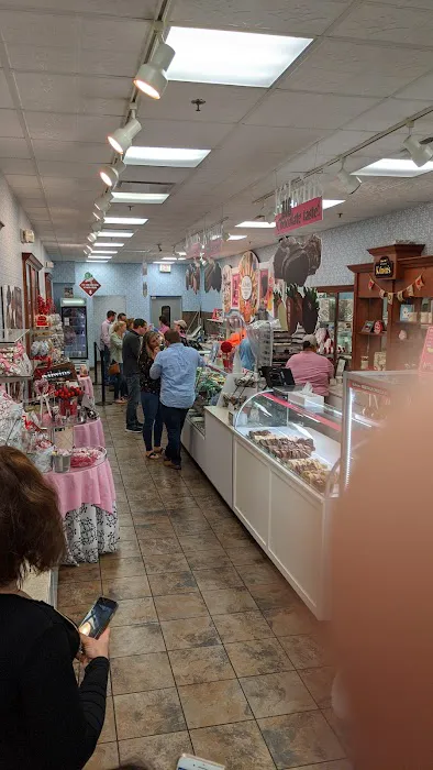 Kilwins Ice Cream - Chocolate - Fudge Picture 10