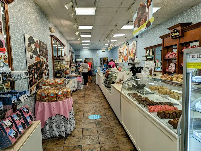 Kilwins Ice Cream - Chocolate - Fudge Picture 4