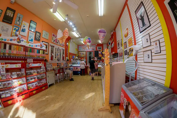 Mount Dora Confectionary Picture 4