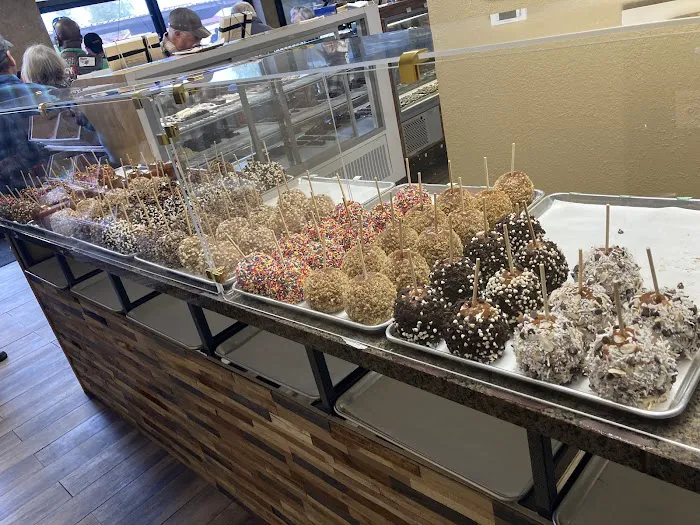 Candy and Chocolate Company Picture 8