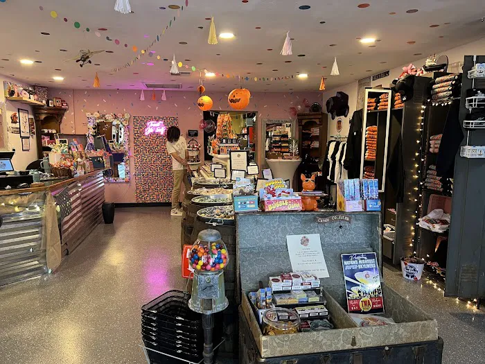 Earls Old Time Candy Shop Picture 7