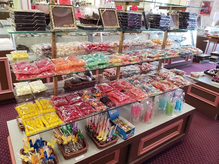 Anthony-Thomas Candy Shoppe Picture 3