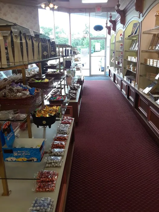 Anthony-Thomas Candy Shoppe Picture 4