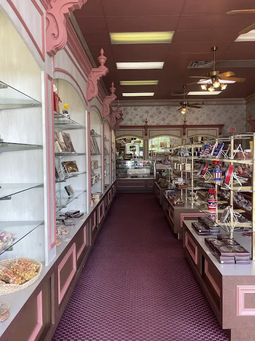 Anthony-Thomas Candy Shoppe Picture 7