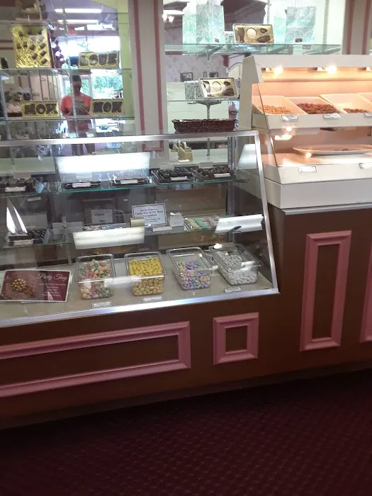 Anthony-Thomas Candy Shoppe Picture 5