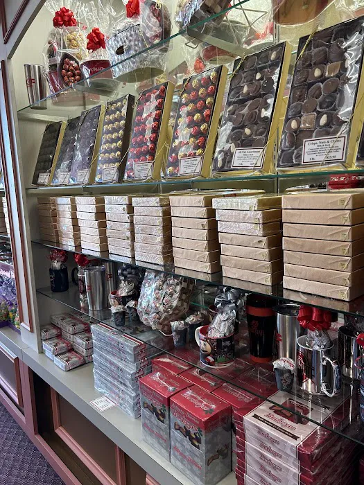 Anthony-Thomas Candy Shoppe Picture 10