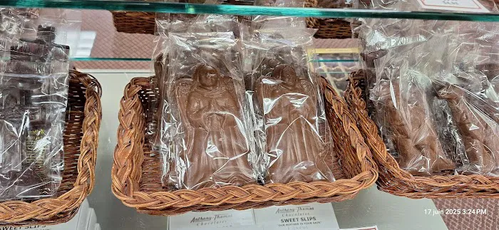 Anthony-Thomas Candy Shoppe Picture 3