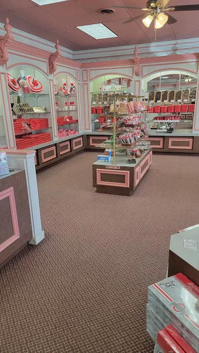 Anthony-Thomas Candy Shoppe Picture 8