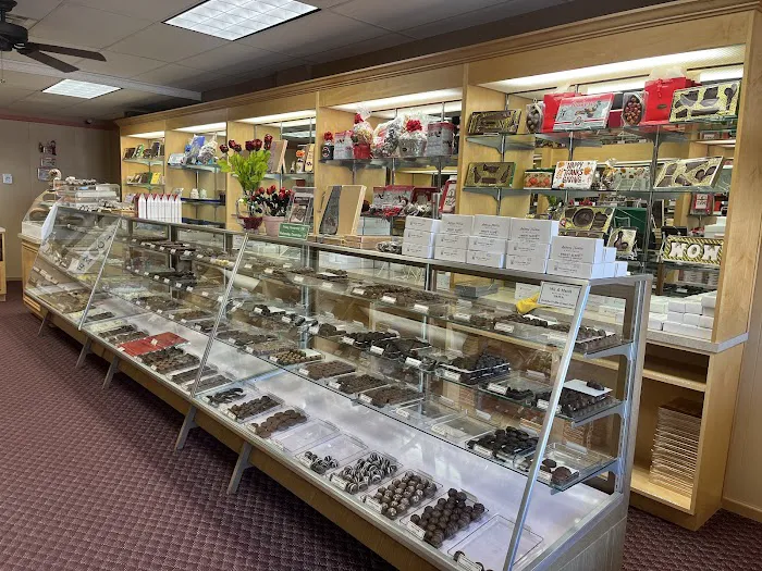 Anthony-Thomas Candy Shoppe Picture 8