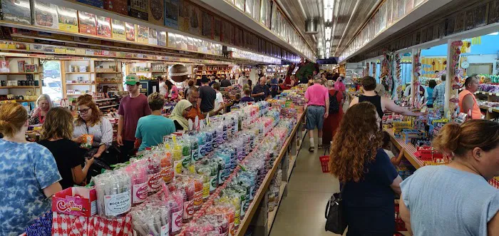 Minnesota's Largest Candy Store Picture 5
