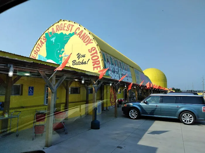 Minnesota's Largest Candy Store Picture 1