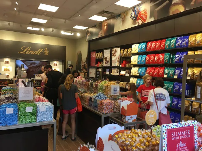 Lindt Chocolate Shop Picture 5