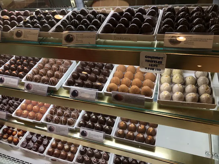Sully's Sweet Shop Twelve Oaks Picture 4