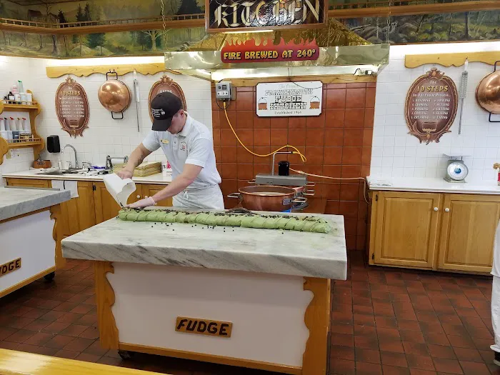 Frankenmuth Fudge Kitchen Picture 7