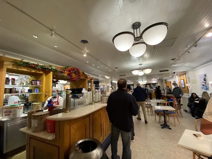 Ghirardelli Ice Cream & Chocolate Shop Picture 6